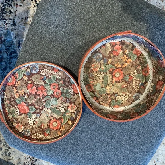 Vintage Hand-painted Tole Cheesebox - Picture 4 of 4